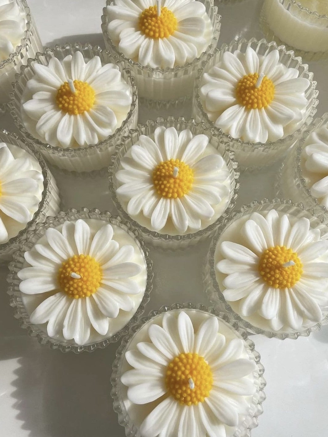 Floating daisy candle