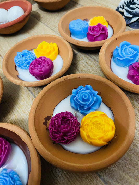Diya candle (3 wax flowers)