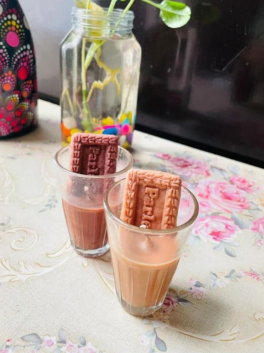 Chai-biscuit candle